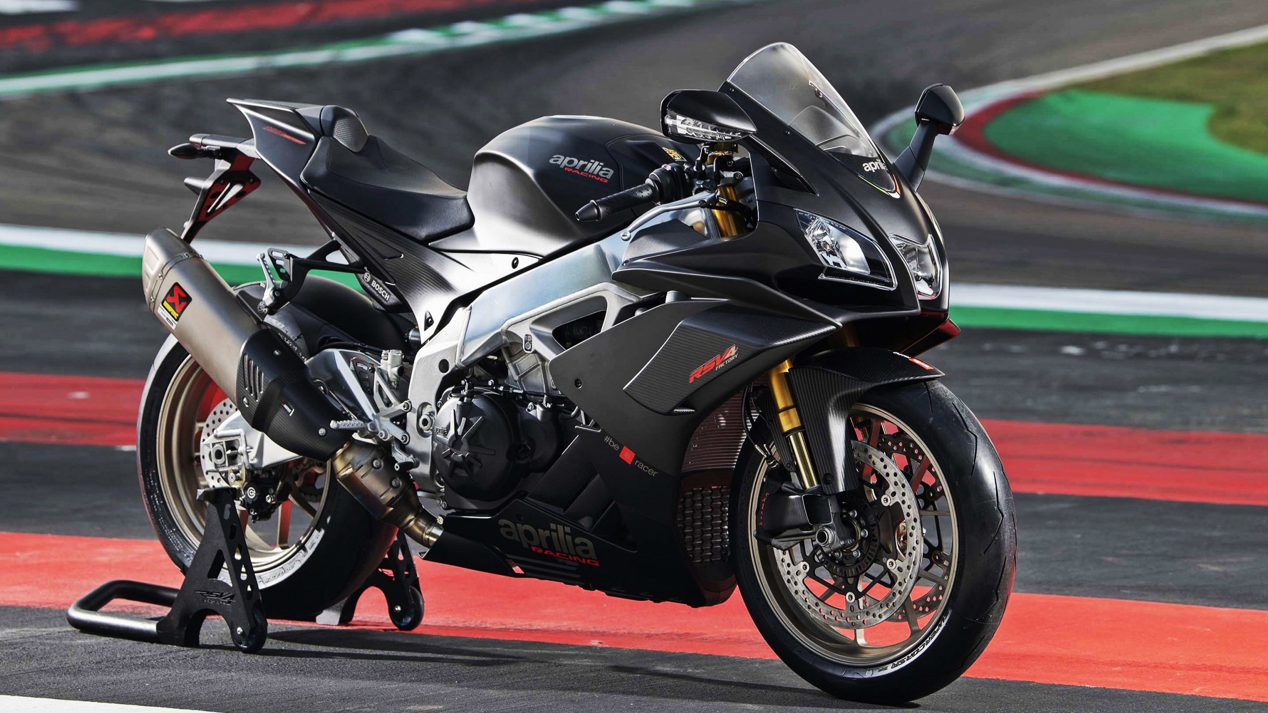 欧洲杯震撼现场:战术、速度、精彩纷呈!,欧洲杯比赛视频速98db in